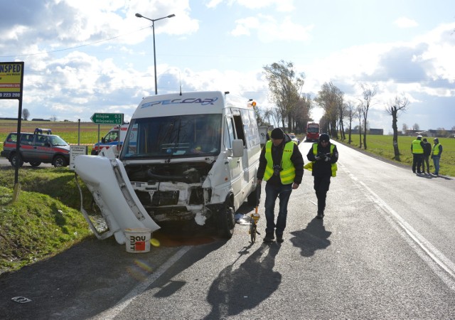 Dziś rano (20 października 2017) na DK 91 w Milejowie doszło do zderzenia busa przewożącego pasażerów i samochodu osobowego