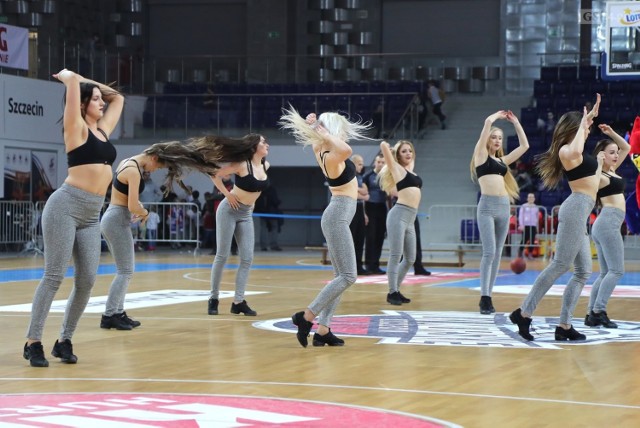 W poniedziałek koszykarze King Szczecin wygrali ważne spotkanie z Turowem Zgorzelec (75:66) i przybliżyli się do fazy play off. Zobaczcie zdjęcia cheerleaderek i kibiców.

Czytaj więcej: Wilki Morskie potwierdziły moc na swoim parkiecie [ZDJĘCIA]