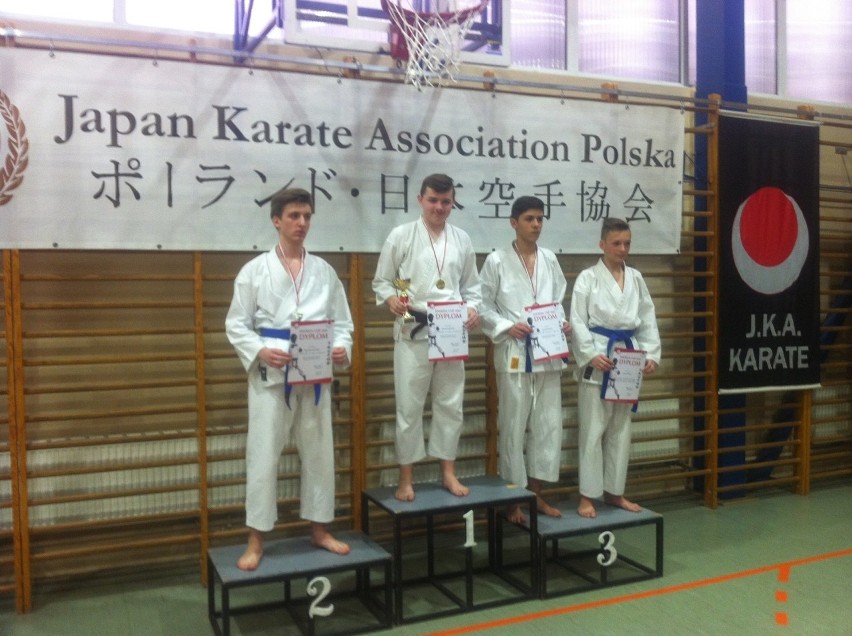 Młodzi karatecy zdobywają medale [ZDJĘCIA]