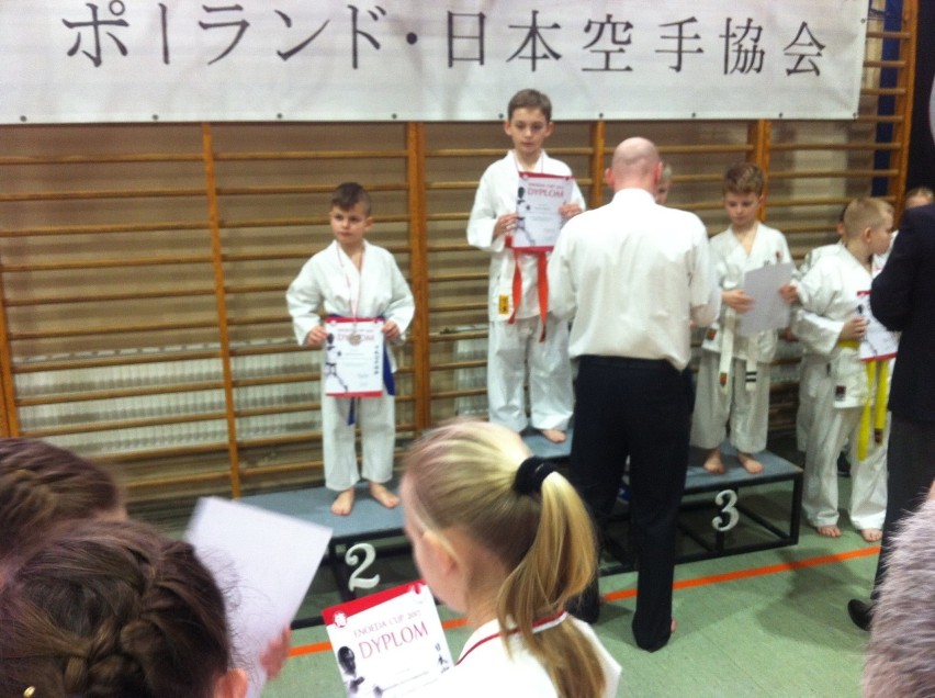 Młodzi karatecy zdobywają medale [ZDJĘCIA]