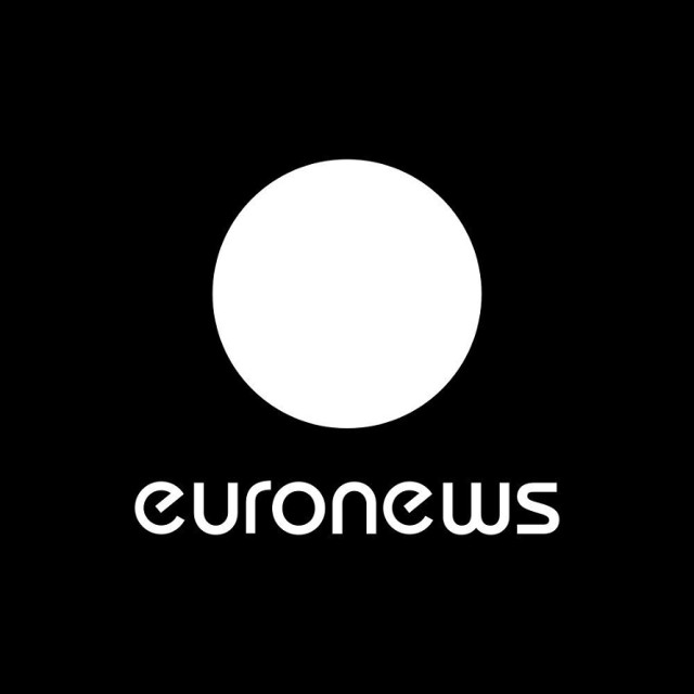Obecne logo telewizji Euronews (http://commons.wikimedia.org/wiki/File:Euronews_logo.svg)