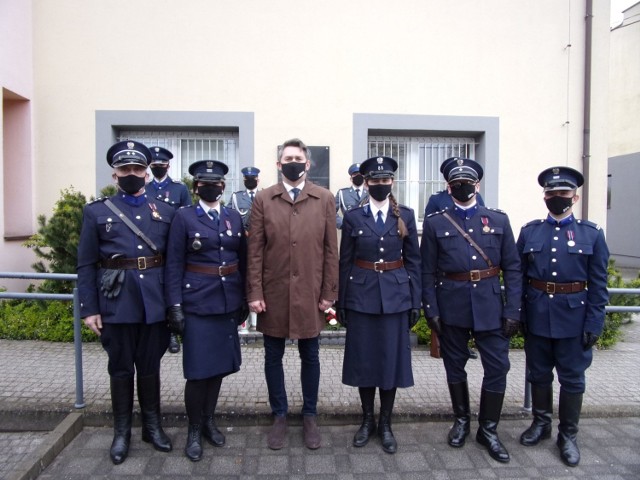 Rekonstruktorzy policyjni z Radomia wraz z prezesem łódzkiej Rodziny Policyjnej, brali udział w uroczystościach w Czarnocinie.