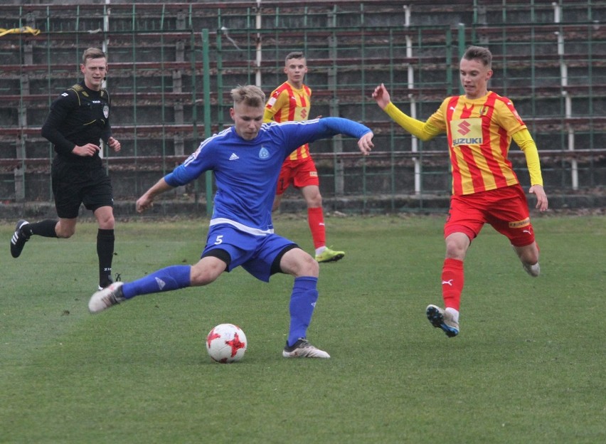 Młoda Korona pokonała Ruch 2:1 i jest liderem po jesieni ze sporą przewagą w tabeli [ZDJĘCIA]