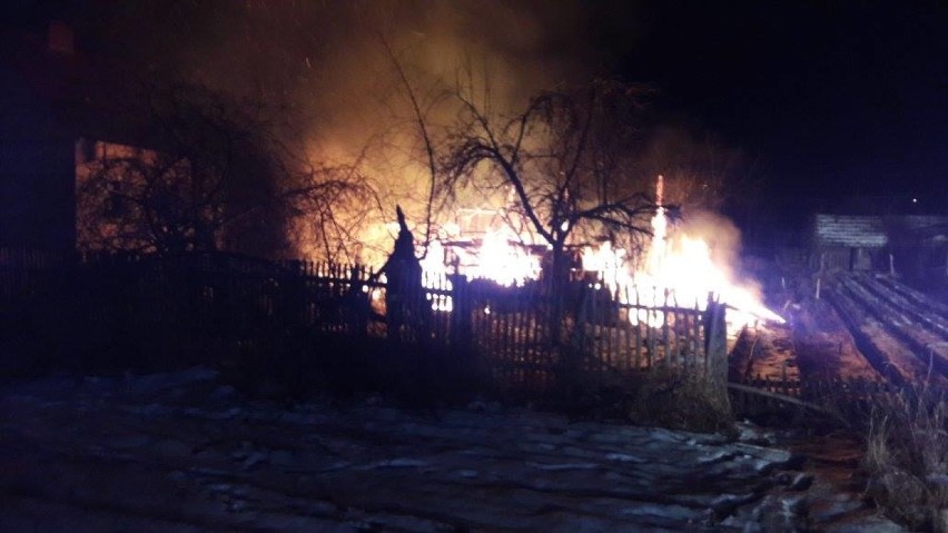 Pożar wybuchł przy ul. Leśnej w Cybince. Akcja gaśnicza...