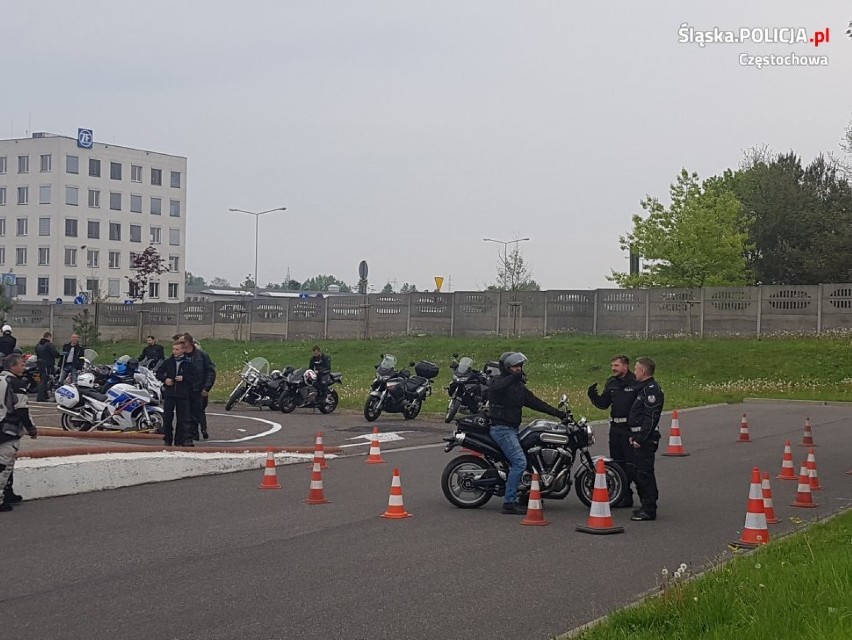 Częstochowa: Policja szkoliła motocyklistów [ZDJĘCIA] Akcja "MotoAsy" odbyła się na terenie częstochowskiego WORD