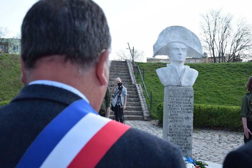 Francuzi w Szczecinku. Upamiętnili żołnierzy poległych podczas odwrotu spod Moskwy [zdjęcia]