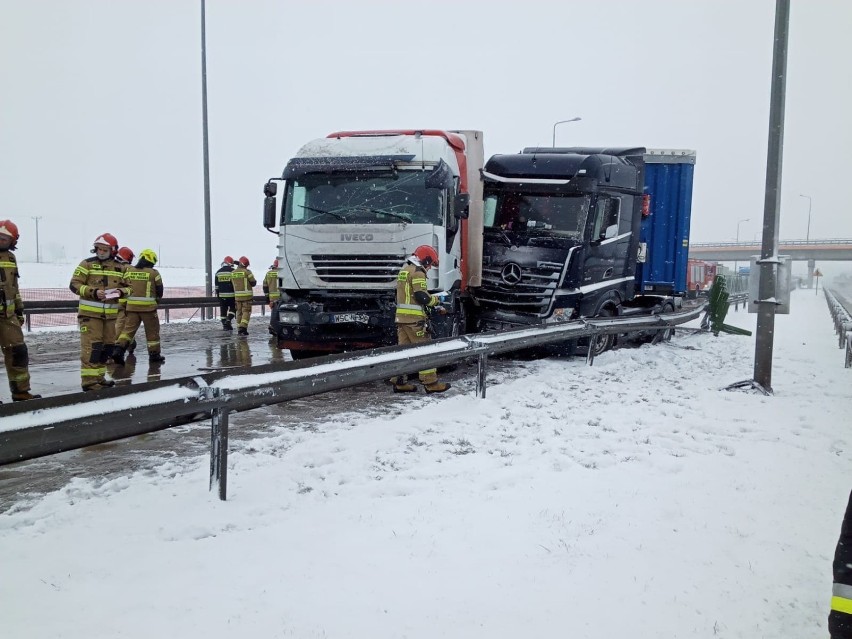 Wypadek na S8 w Polichnie. Zderzyły się trzy samochody...