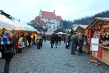 Jarmark świąteczny w Kazimierzu Dolnym. Choinka, warsztaty i lokalne specjały (ZDJĘCIA)