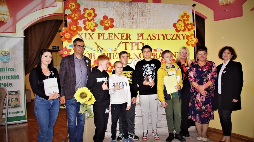 Plener plastyczny z Towarzystwem Przyjaciół Dzieci z Legnicy w Legnickim Polu