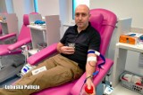 Policjant z Gubina ratuje życia, oddając krew od 11 lat. Podarował potrzebującym już ponad 15 litrów krwi!