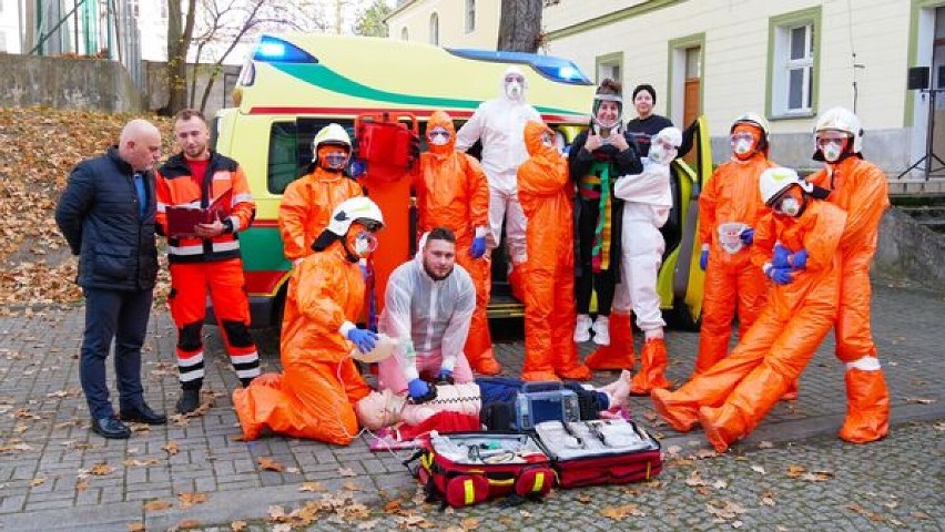 Studenci PWSZ w Nysie pomagali ofiarom wypadku drogowego. To...