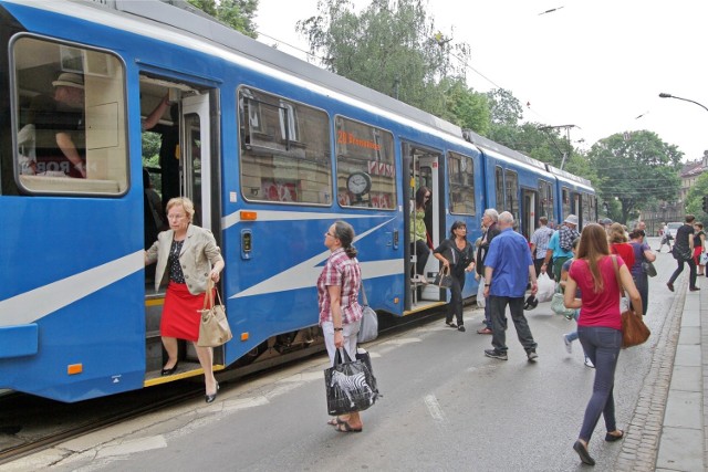 ul. Dunajewskiego, przystanek Teatr Bagatela