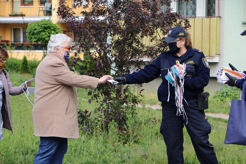 Legniccy strażnicy miejscy byli uzbrojeni w... maseczki. To rozumiemy! [ZDJĘCIA]