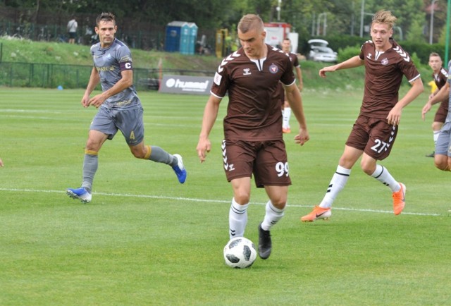 Michał Feliks (w środku) i Kamil Słoma (z prawej) strzelili bramki w Legionowie