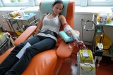 Koronawirus w Krakowie. Mniej chętnych do oddawania krwi. Może jej zabraknąć w szpitalach. Apel o to, by zgłaszali się zdrowi krwiodawcy