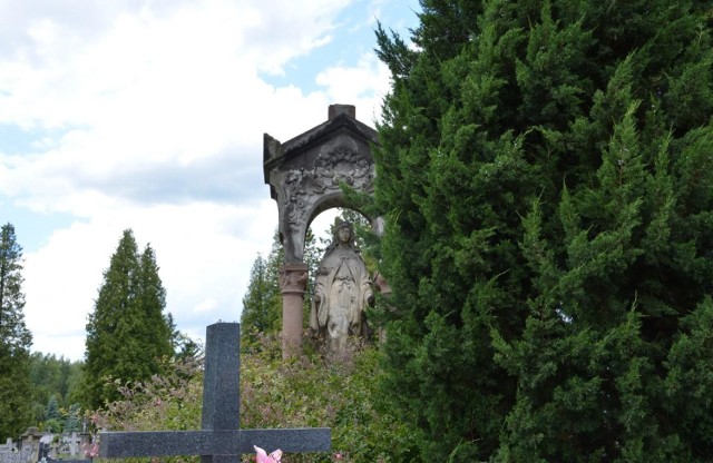 Wiele zabytkowych nagrobków już zostało na gorlickim cmentarzu odnowionych. Efekty pracy konserwatorów każdy sam może sprawdzić