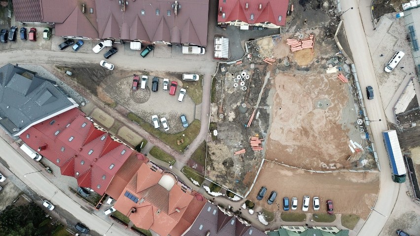 Takiego czegoś jeszcze nie widzieliście. Remontowany Rynek w Kazimierzy Wielkiej z lotu ptaka. Widok robi wrażenie (ZDJĘCIA, WIDEO)