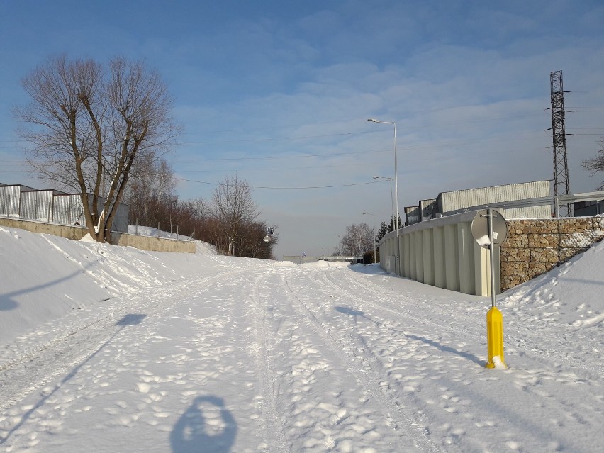 Bochnia: Obwodnica północno-zachodnia zablokowana, choć jeszcze w grudniu kierowcy mogli nią jeździć. Co się dzieje z tzw. KN-2 [ZDJĘCIA]