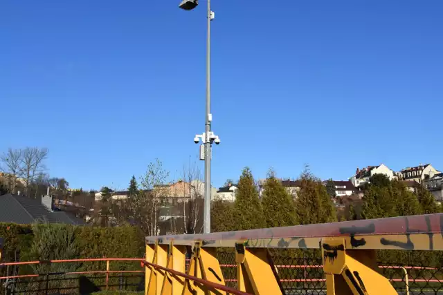 W Gorlicach rozbudowany został system monitoringu. Tym razem dwanaście nowych kamer zostało zamontowane w sąsiedztwie dwóch największych skrzyżowań oraz kładki na Ropie