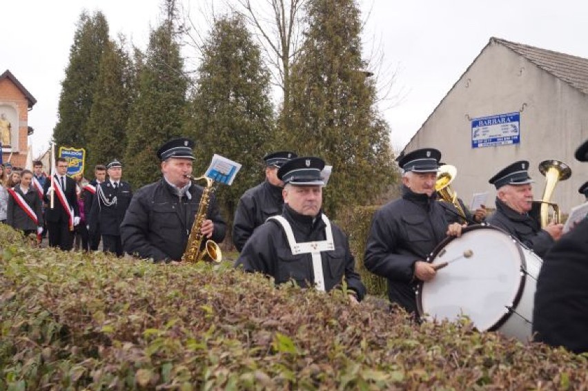 Święto Niepodległości w Koziegłowach: OSP Siedlec Duży z nowym wozem bojowym [ZDJĘCIA]