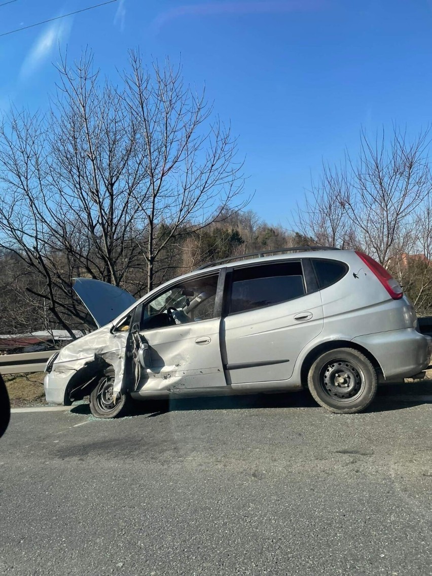 Wypadek w Szalejowie Górnym. Zderzyły się dwa samochody 