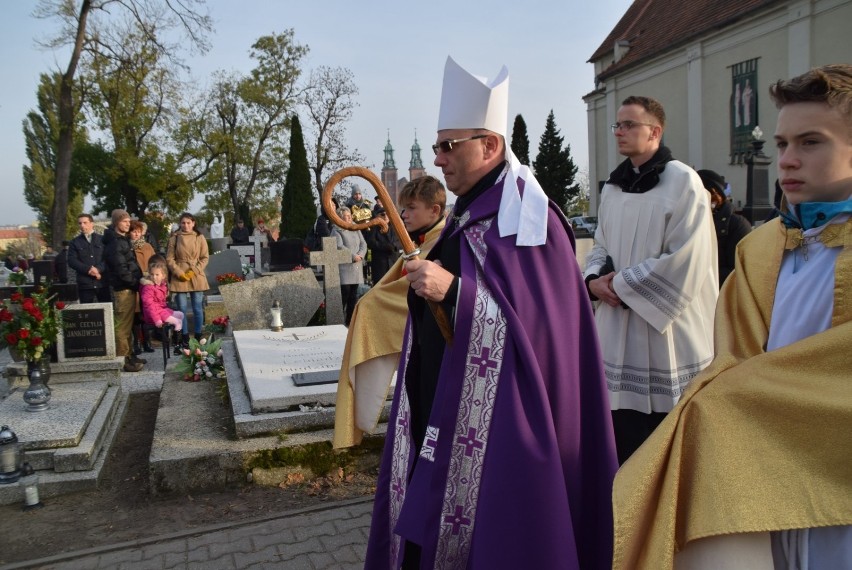 Uroczystość Wszystkich Świętych na cmentarzu św. Piotra i Pawła w Gnieźnie pod przewodnictwem Prymasa Polski