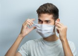 Warto wiedzieć, gdzie nie trzeba nosić maseczki! Rząd zmienia zasady w czasie pandemii koronawirusa. Kto nie musi zakrywać ust i nosa? 