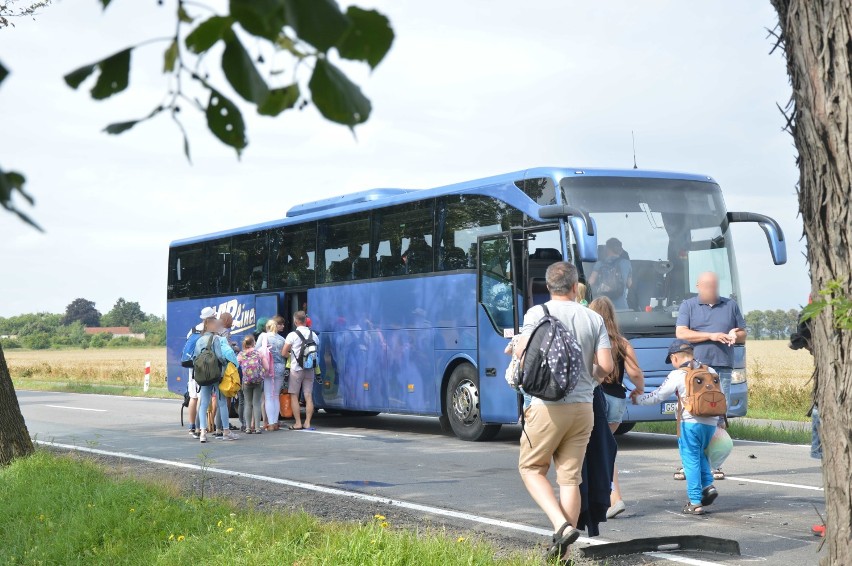 Śmiertelne wypadki. Na DK 55 koło Kamionki zderzenie z autobusem [ZDJĘCIA]. Kierowca zginął też w nocy w gm. Lichnowy