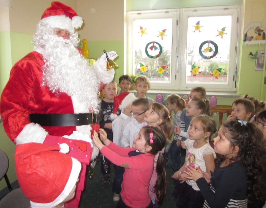 Mikołaj z wizytą u przedszkolaków w Borkowie. Zdjęcia