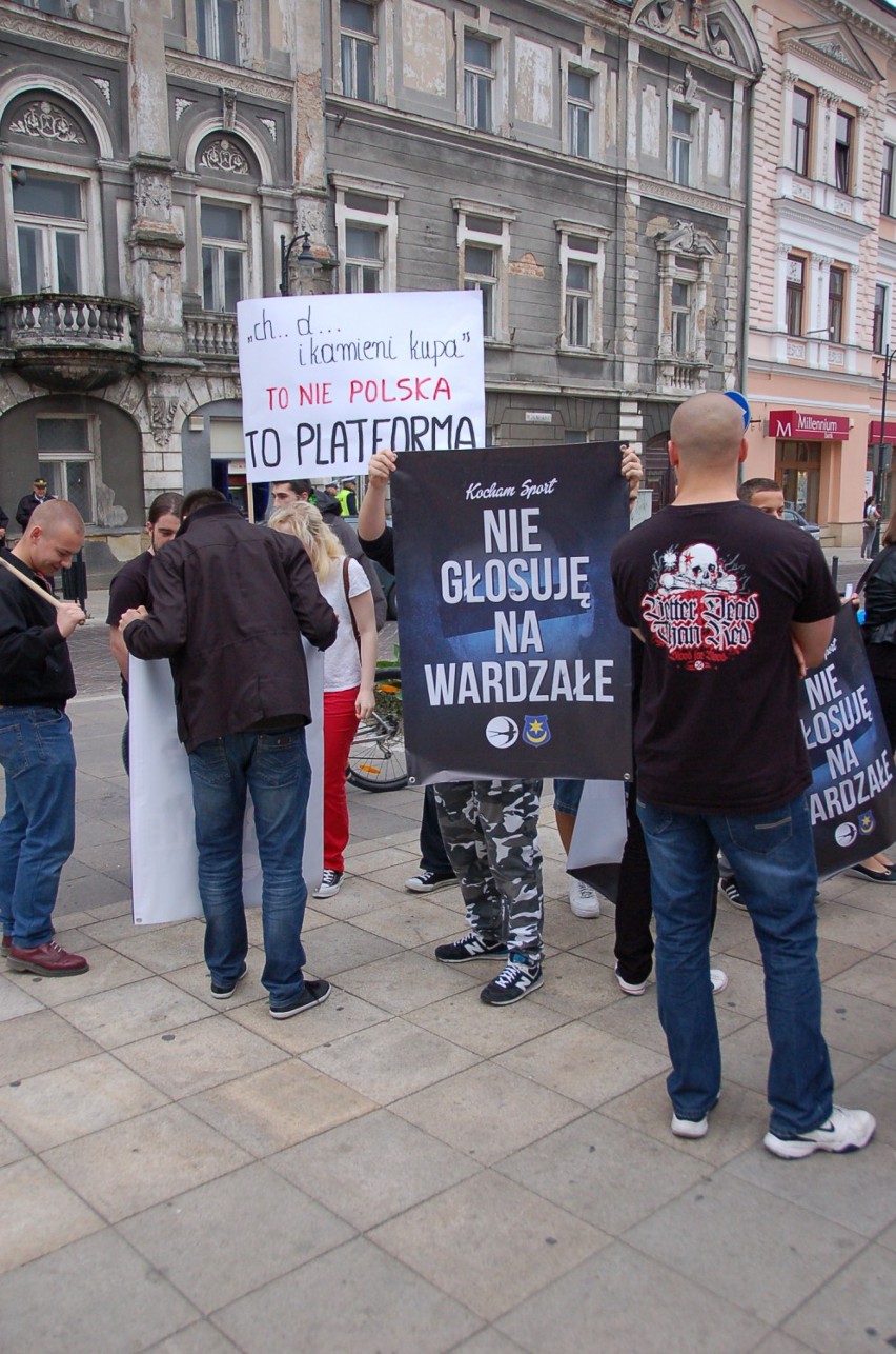 Tarnów: manifestacja przeciwników Platformy Obywatelskiej i rządu [ZDJĘCIA]