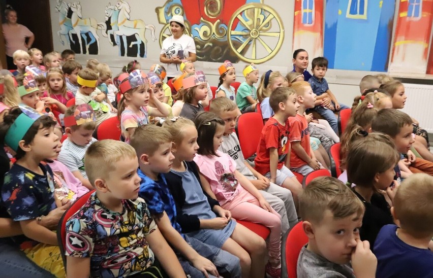 Ogólnopolski Dzień Przedszkolaka w przedszkolu w Radomiu. Nauczycielki przygotowały dla dzieci spektakl teatralny