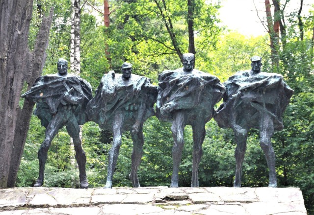 Pomnik poświęcony partyzantom na Porytowym Wzgórzu