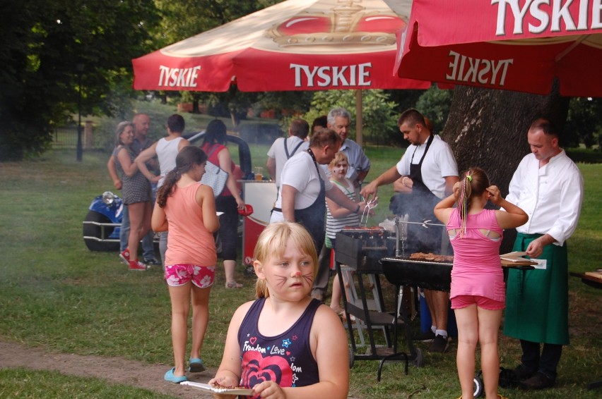 "Wspólne grillowanie" odbyło się w piątek w Parku Zamkowym w...