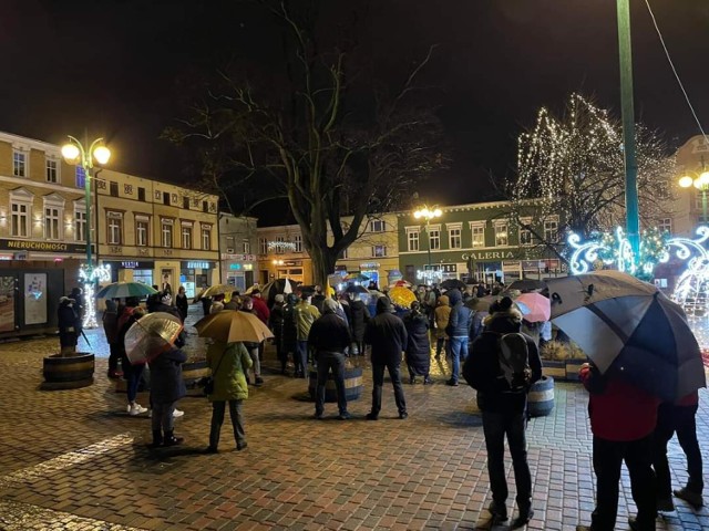 Protest przeciwko ustawie medialnej w Lublińcu. Pikieta na Rynku