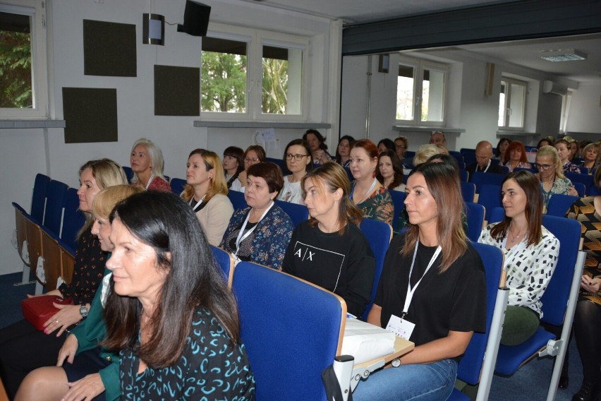 Konferencja "Innowacyjna Edukacja" w Zespole Szkół Drzewnych i Ochrony Środowiska w Radomsku. ZDJĘCIA