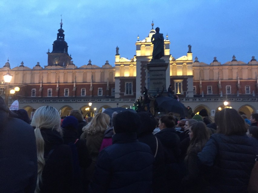 Czarny Piątek. Kobiety protestują w Krakowie