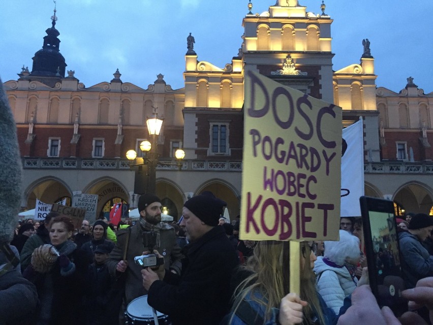 Czarny Piątek. Kobiety protestują w Krakowie