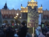 Czarny Piątek w Krakowie. Kobiety wyszły na ulice, by zaprotestować [ZDJĘCIA]