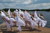 Niesamowity pokaz tańca zespołu Plejada na molo na Lubiance w Starachowicach. Zobacz zdjęcia