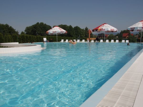 Aquapark Leśna oferuje:
- basen wewnętrzny rekreacyjny z...