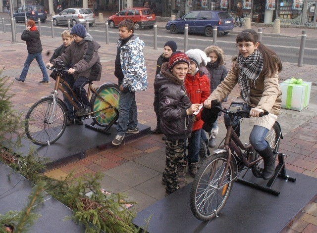 Bielsko-Biała: Choinka zasilana rowerami zaświeciła! [ZDJĘCIA]