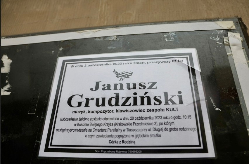 Tak wyglądał pogrzeb Janusza Grudzińskiego ZDJĘCIA. Muzyka z zespołu KULT pożegnały znane osoby i jego fani