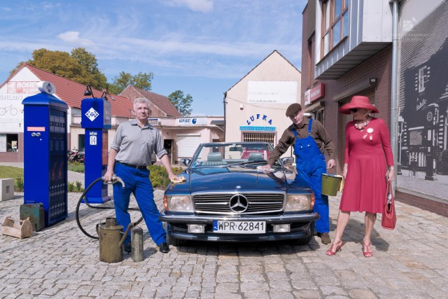 Piękne panie przyjechały mercedesami do Strzelec Kraj.