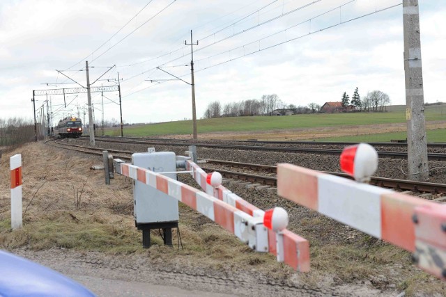 Przejazd kolejowy w Mikołajkach w kierunku Pierzchowic niebawem zastąpi tunel