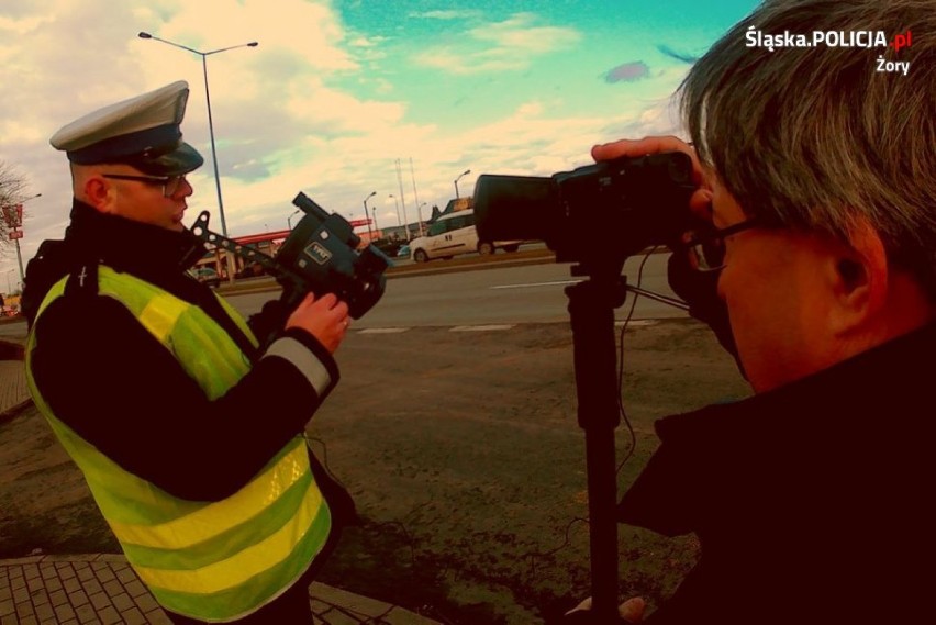 Policjanci z Żor mają nowy radar - nie tylko mierzy prędkość, ale też nagrywa! Dzisiaj akcja Prędkość!