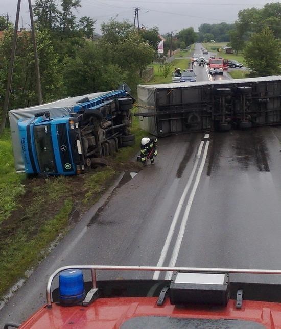 Tir zablokował drogę na trzy godziny