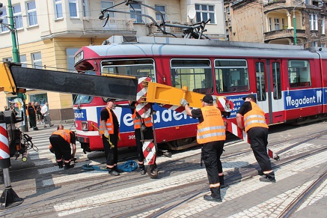 Około godz. 12.20 na ul. Roosevelta na wysokości mostu ...