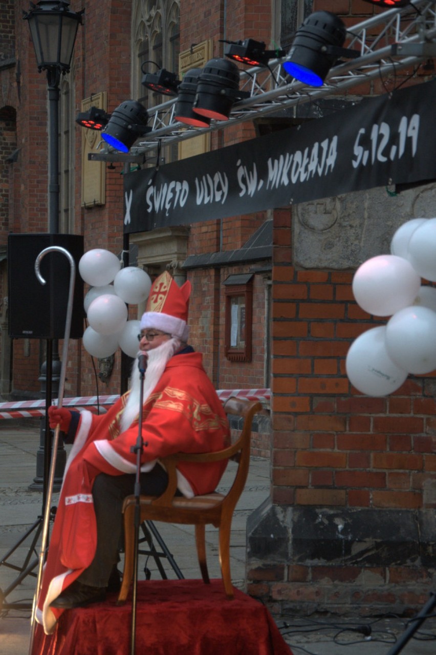 Ulica św. Mikołaja świętowała. Tańce, balony i cukierki dla dzieci [ZDJĘCIA]
