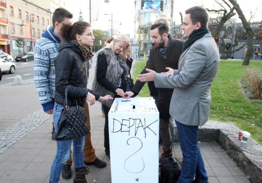 Happening PiS przy ul. Świętojańskiej