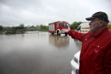 Świdnik: Woda zalała parkingi przy salonach Danelczyka 